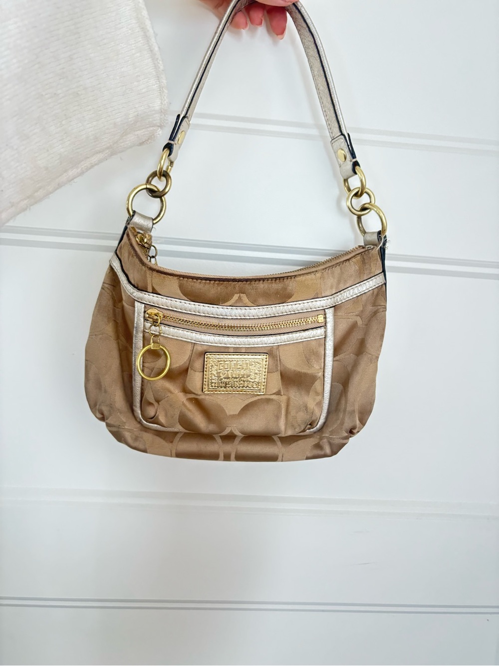 Vintage Coach shoulder poppy bag